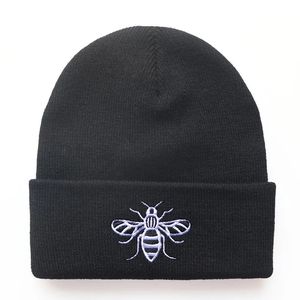 Beanieskull Caps trendiga män kvinnor stickat hatt mode söt bi broderi ski varm vinter beanie skallies cap 231013