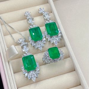 Set di gioielli da donna imitazione cristallo verde smeraldo zircone diamante anello pendente collana orecchini borchie regalo di compleanno gioielli per feste