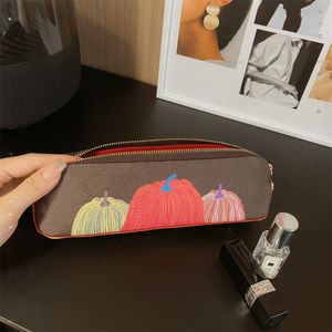 Womens Cosmetic Bag Pencil Pouch Luxurys Designers Plånböcker Zippy Coin Purse Elizabeth Purses Pencil Case for School Office begagnade pennor Box R7Q8#