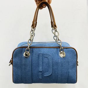 Akşam çantaları İngiltere tarzı yastık kadınlar için lüks tasarımcı çanta ve çanta 2023 in kot mektup zinciri tutamak omuz bez çantası 231013
