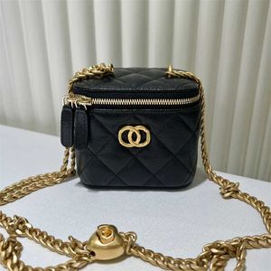 1796 Nummer 2023 Ny Mini Love Golden Ball Bag Single Shoulder Diamond Chain Small Square Cross Body Mouth Red