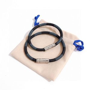 Europa America Nuovo stile Uomo Donna Donna Stampa rotonda Design scozzese grigio inciso V Lettera Hardware in metallo Keep It Bracciale in pelle B270y