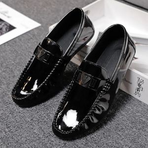 Zapatos de vestir Casual hombres brillante marca de lujo resbalón en mocasines formales mocasines italiano negro masculino conducción plana transpirable 231013