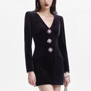 2023 outono/inverno estilo clássico com decote em v strass botão manga longa envoltório hip vestido de veludo preto vestido de veludo