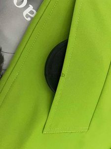 レディーストレンチコートラウタロ春秋、女性のためのロングサイズの明るい緑色のフェイクレザートレンチコートベルトルーズスタイリッシュな高級デザイナー衣料YQ231014