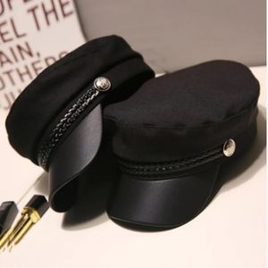 Berets Mode Unisex PU Leder Militär Hut Herbst Sailor Hüte Für Frauen Männer Schwarz Grau Flache Top Weibliche Reise Kadett hut Kapitän Kappe 231013