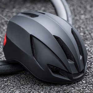 O novo estilo de capacete de bicicleta moldagem de uma peça de bicicleta de montanha equitação capacete capa inferior borda capacete lanterna traseira pf