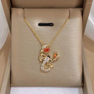 Anhänger Halsketten DODOHAO Vintage Edelstahl Intarsien Weiß Rot Zirkon Skorpion Halskette Für Frauen Glänzend Luxus Trendy Schmuck 2023