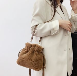 Plush Bag for Women New Trend Version Versatile One Shoulder Oblique Straddle Bag High Quality Casual Bucket Bag Brown Style
