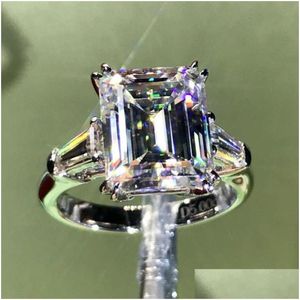 Anelli di nozze Anello di diamanti da laboratorio con taglio smeraldo di lusso da 4 ct Anello di fidanzamento con fede nuziale in argento sterling 925 originale al 100% per le donne J Dhjyd