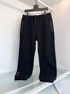 Nuovi pantaloni da uomo autunno e inverno, comodi e caldi pantaloni da jogger neri in pile, lussuosi pantaloni firmati di alta qualità