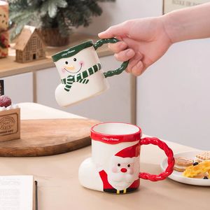 Tassen Kreative Weihnachtstasse Schöne Weihnachtsstrumpf-Styling-Tasse Niedliche Weihnachtsmann-Kaffeetasse Weihnachtsgeschenke Keramik-Wassertasse 231013