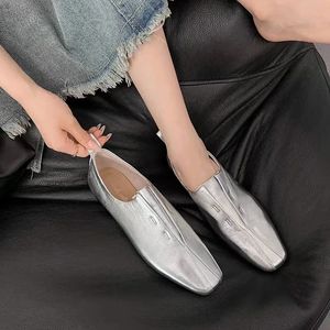 Chinelo sapatos planos genuíno couro de pele de carneiro conforto apartamentos deslizamento em prata bege simples primavera outono mocassins macios dedo do pé quadrado 231013