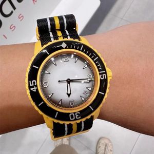 Relógio esportivo universal de quartzo para homens e mulheres, série da marca Five Ocean Co, display de luz noturna, tampa traseira transparente giratória, relógio oceano