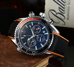 Omeg Armbanduhren für Herren 2023 Herrenuhren Sechs Nadeln Alle Zifferblätter funktionieren Quarz Wastch Top Luxusmarke Chronographenuhr Kautschukarmband Mode Seamasters Geschenk