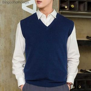 Men's Vests Sleeveless Loose Warm Sweater Vest Men Solid Color V-neck Pullover Waistcoat Men Autumn Winter Knitted VestL231014