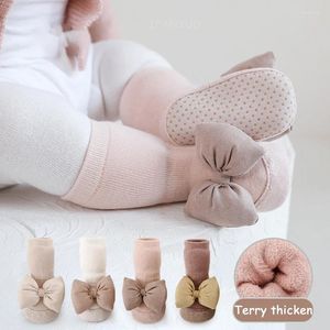 Primeiros caminhantes bonito bowknot nascido bebê engrossar meias quentes crianças antiderrapante chão socken doce versátil meninas crianças criança meias sapatos