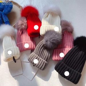 Designer Beanie Women's Hairball Brodery Badge Warm Hair Ball Men's Beanies Winter Hat Warm310s