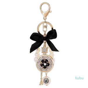 Härlig söt Bow Pearl Flower Parfym Bottle Keychains New Fashion Ins Luxury Designer Diamond Rhinestone Bag CHARM279P