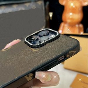 Modedesigner Telefonfodral för iPhone 15 15Pro 14 14Pro 14Plus 13 13Pro 12 12Pro 11 Pro Max Leather Diamond Lens Luxury Mobiltelefonskydd