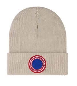 Autunno e inverno Canada Cappello lavorato a maglia Berretto di lusso per uomo e donna Unisex Logo ricamato cappelli in misto lana d'oca di alta qualità all'aperto caldo senza tesa D-16