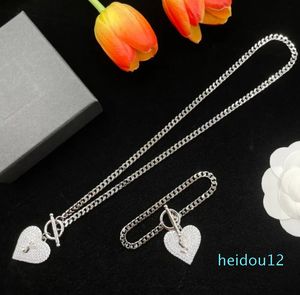 Silver Heart Pendant Necklace Young Ladies Vintage Personlig rostfritt stål Nackband Enkel Peach Pendant Vogue Chain Jewelry