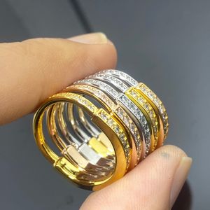 Designer-Ringe U-Lock-Ring Glatte Oberfläche Fünf Farben Volldiamant Vergoldete Edelstahlringe für Damen Herren Einzigartiger Ring Modeparty Schmuckzubehör