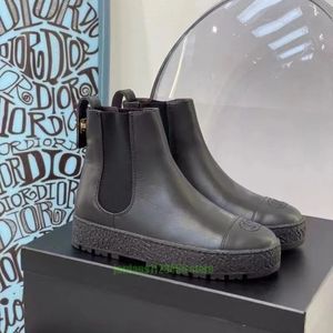 Botas de grife outono inverno mulheres mistas de bezerro branco plataforma tornozelo botas de couro liso chelsea bota preto cinza redondo dedo do pé slip-on botas sapatos de luxo