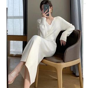 Vestidos casuais coreano simples camisola longa vestido fino para mulheres de malha v pescoço elegante casual feminino a linha sólida harajuku branco