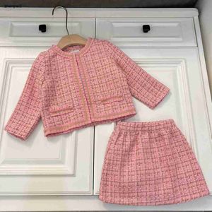 abiti di lusso per bambini firmati Ragazze Abiti eleganti moda bambini set autunnali Taglia 110-160 CM 2 pezzi Cardigan e gonna di design lavorato a maglia Sep01