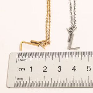 Diamond mens necklace moissanite pendant letter luxury necklaces designer jewelry plated gold silver chains designer necklace simple classical daily zl073