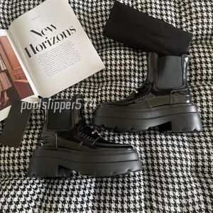 2023 Nya lyxvarumärken Kvinnor Loafers Platform Läderskor med hög krage Big och Small King Series Black and White Low and High Leather Shoes Size EUR35-40