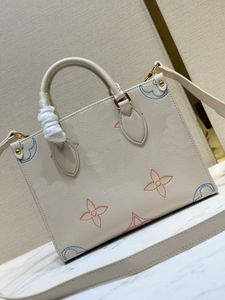 Designer Women Handbag Den nya fräscha handväskan har elfenbensvitt färgschema i kombination med ljusa kontrasterande stjärnor 25cmx19cmx11.5cm