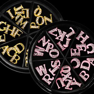 Decorazioni per nail art 26 pezzi Full Glitter Crystal Lettera inglese Charms Oro rosa Lega Decorazione in metallo Alfabeto 3D A Z Gioielli per manicure 231013