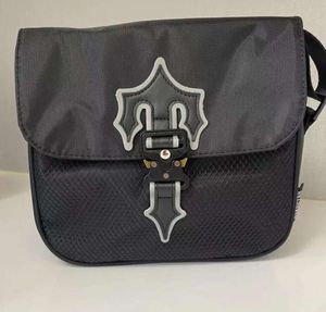 2023 Irongate T CrossBody Bag UK Londra Moda Çanta Su Geçirmez Çantalar Trapstar Lüks Tasarımcı Spor Messenger Bag Koleji 602ess