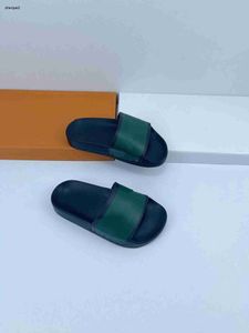 Lyxdesigner Child Summer Slippers Minimal Design Barnskor storlek 26-35 pojkar flickor casual skor inklusive varumärke sko box