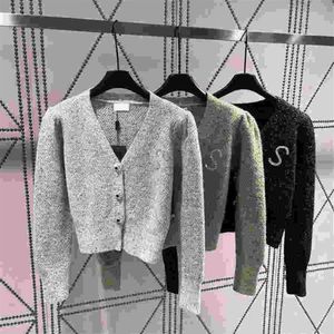 Women Cardigan Jacket Sweater Coat Letter Charm Design Sticked Jackets Casaul Långärmad yttre kläder Luxury Designer Coats Knits279f