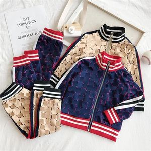 Set di abbigliamento firmato per bambini Nuove tute con stampa di lusso Giacche di moda con lettere Joggers Felpa stile sportivo casual Ragazzi Ragazze243w