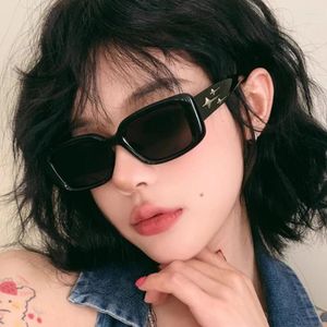 Solglasögon koreansk stjärna svart mode y2k för kvinnor män trendiga 2000 -tals solglasögon punk en bit skyddsglasögon nyanser