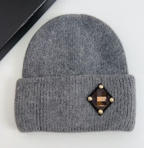 All-match Big Brand Leather Tag Letter Closed Toe Knitted Hat Trendy Casual Fashion Antifreeze Woolen Cap Beanie Hats
