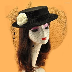Berets Retro Hepburn Style Tophat With Flower Veil Mesh Hat Flat Top Po Prop Ins