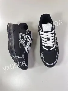 2023 New Luxurys Designer Men and Women's Sports Shoes ، Black White ، Soled Soled Shoes Shes ، يحملون وربط الحذاء JSML230508