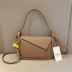 90% off outlet store Urban fashion small square with a sense of niche design in early spring New style and versatile women's crossbody bag