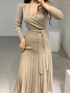 セクシードレスセクシーな女性2023太い秋の服ニット暖かいベスティドフェミニノヴィンテージソリッドセータードレス女性ウィンター韓国語のスリム