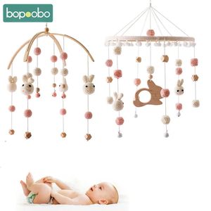 Mobiler# Baby Crib Wood Crochet Rabbit Bell Ull Rattles Toy Mobile Toddler 0-12 månader Mobile Rattles Carousel For COTS Musical Gift 231016