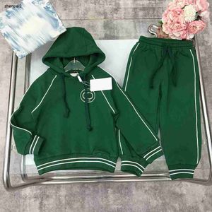 Ternos verdes de luxo para meninos e meninas moda bebê conjuntos de treino tamanho 100-150 cm 2 peças cor sólida pulôver com capuz e calça de moletom set05