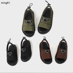 Brand Kids Designer Sandals Boys девочки для девочек летние продукты размер 26-35 детская обувь детская буква напечатана со значкой сандал подарок моды