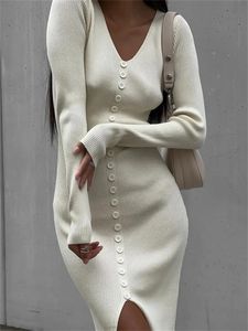 Kvinnors ull blandar Tossy White Knit Vneck Maxi Dress Women Ribbed Long Sleeve Fashion Patchwork High Street Elegant Knitwear Autumn Ladies 231016