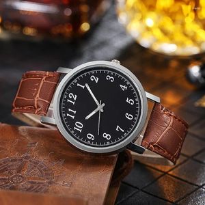 Wristwatches Fashion Round Ladies Watch Simple Digital Leather Strap Quartz Couple Clock