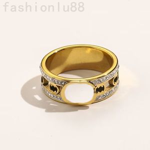 Desingers pierścień mężczyzn i kobiety luksusowe otwarte pierścienie Łatwy do odkształcenia pełny diamentowy wzór liter w stylu vintage platowany złoty pierścień pierścienia Pierścienia dla kobiet ZF068